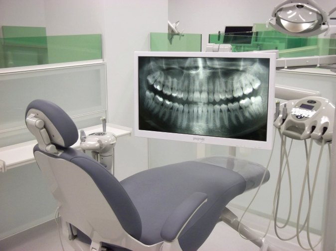 Chairside panoramic X-ray on a PIM-21B